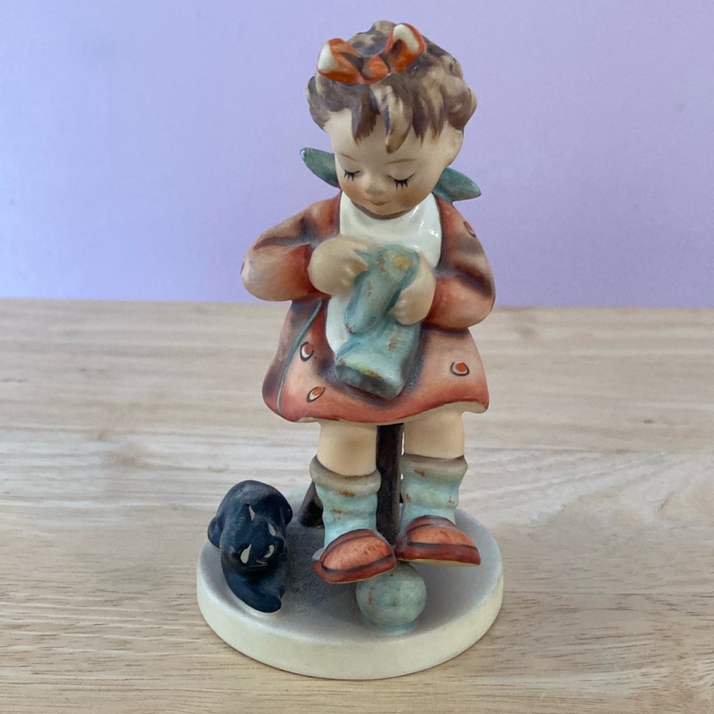 Hummel. Mother’s Helper